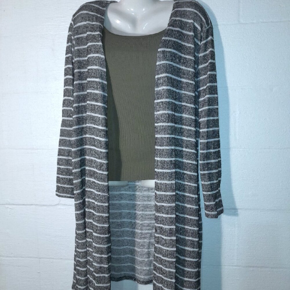 Charlotte Russe Women's Plus Size 3x Grey White Long Sleeve Cardigan Sweater